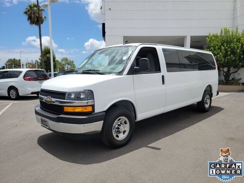 Used 2025 Chevrolet Express 3500 LT w/ LT Preferred Equipment Group RWD image 2