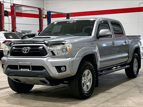 Used 2015 Toyota Tacoma 4x4 Double Cab w/ TRD Sport Package image 29
