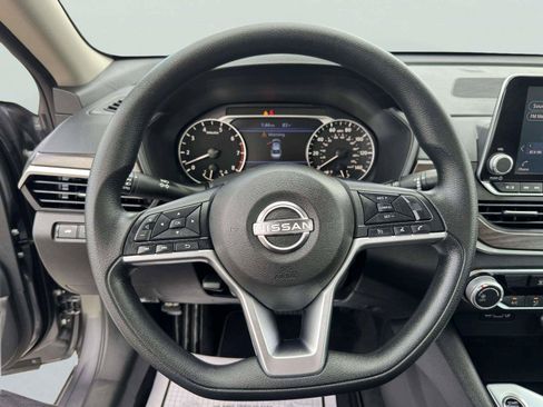 Used 2024 Nissan Altima 2.5 SV FWD image 24