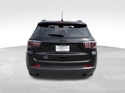 Used 2024 Jeep Compass Latitude w/ Convenience Group AWD/4WD image 11