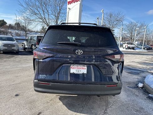 New 2026 Toyota Sienna LE image 4