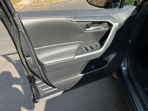 Used 2023 Toyota RAV4 XLE w/ Convenience Package image 11