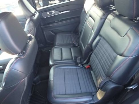 Certified 2025 Ford Explorer ST-Line RWD image 18
