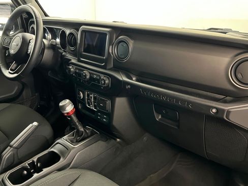 Used 2022 Jeep Wrangler Unlimited Sport AWD/4WD image 24