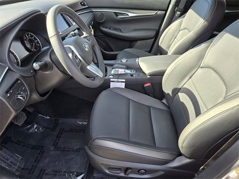 New 2025 INFINITI QX50 Luxe image 11