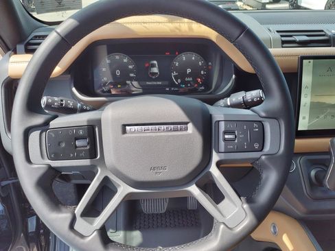 Used 2025 Land Rover Defender 110 S image 15