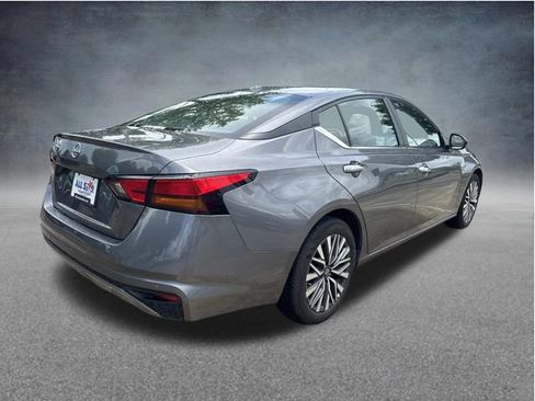 Used 2025 Nissan Altima 2.5 SV FWD image 9