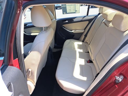 Used 2018 Volkswagen Jetta SE FWD image 13
