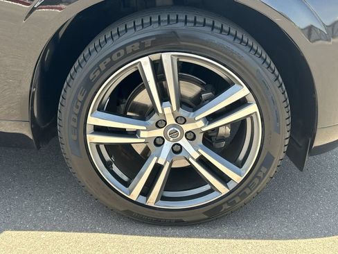 Used 2020 Volvo XC60 T5 Momentum w/ Protection Package Premier FWD image 33
