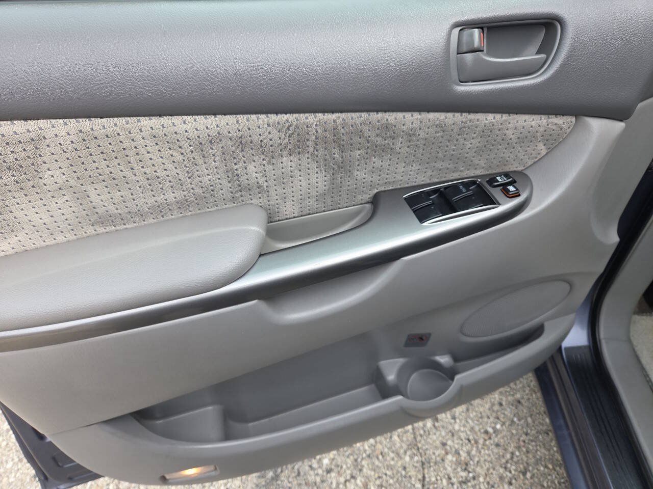 Used 2007 Toyota Sienna LE w/ LE Pkg 3 FWD image 10