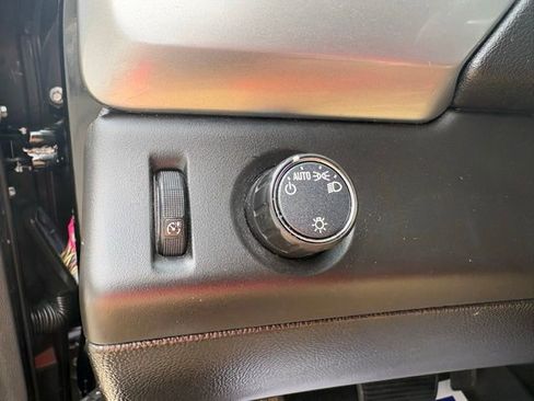 Used 2018 Chevrolet Suburban LT RWD image 25