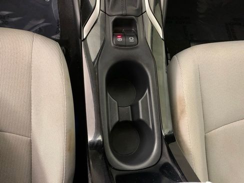 Used 2022 Toyota Corolla LE FWD image 25