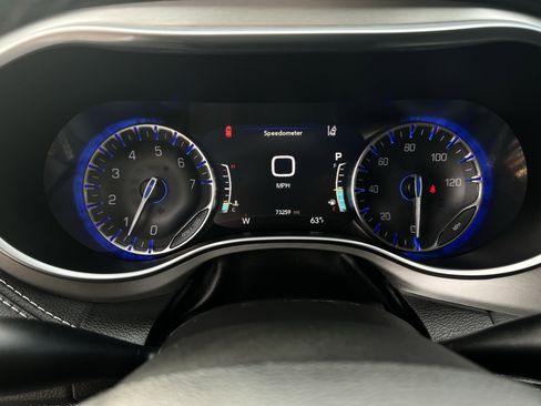 Used 2024 Chrysler Pacifica Limited w/ S Appearance Package image 14