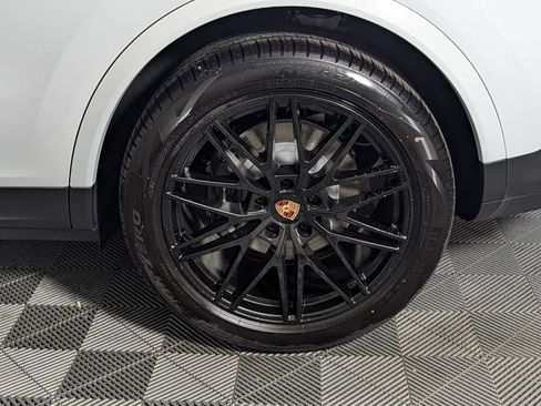 New 2026 Porsche Cayenne Coupe AWD/4WD image 12