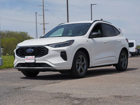 Used 2024 Ford Escape ST-Line w/ Tech Pack #1 FWD image 8