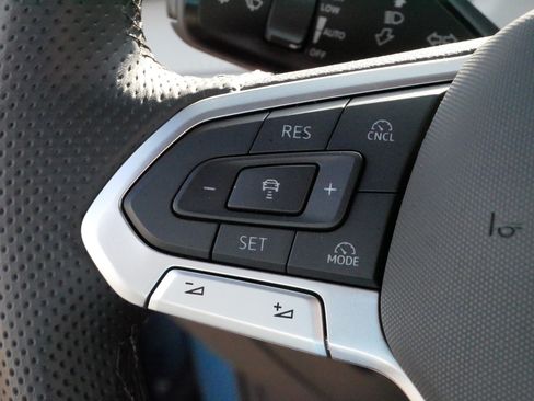 Certified 2025 Volkswagen Tiguan SEL R-Line AWD/4WD image 26