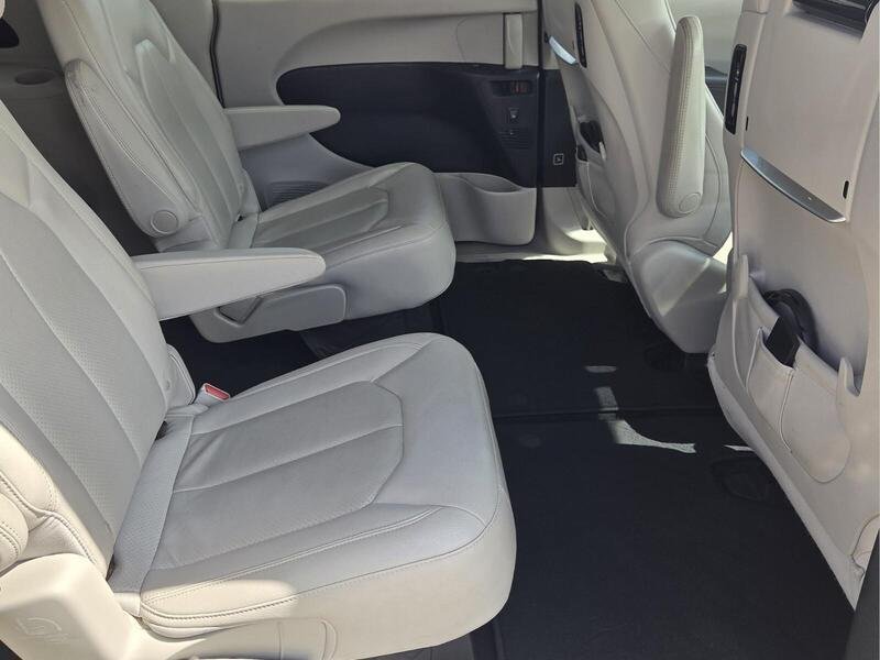 Certified 2019 Chrysler Pacifica Touring-L Plus w/ Advanced Safetytec Group FWD image 18