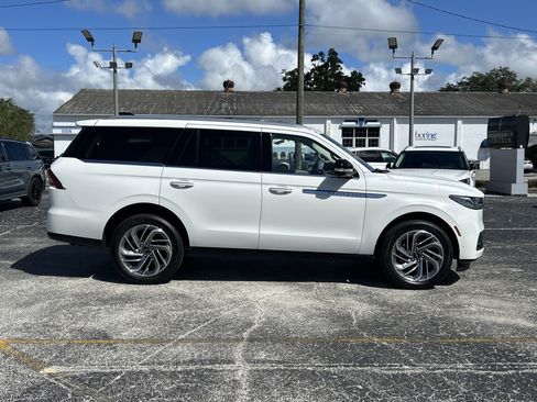 New 2025 Lincoln Navigator Reserve image 2