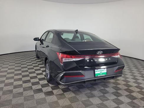 Used 2024 Hyundai Elantra SEL image 5