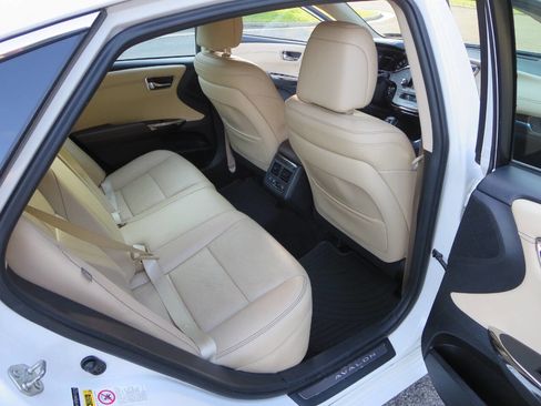 Used 2014 Toyota Avalon Limited image 16