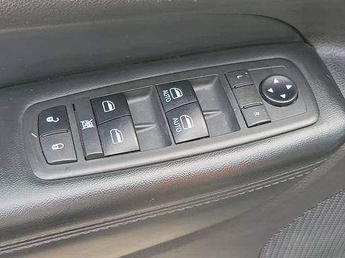 Used 2021 Jeep Grand Cherokee Altitude AWD/4WD image 13