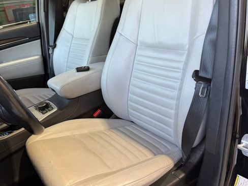 Used 2018 Jeep Grand Cherokee Limited image 9