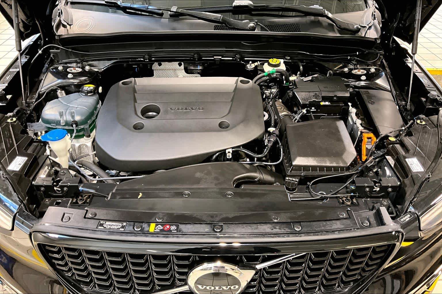 Certified 2024 Volvo XC40 B5 Plus w/ Climate Package AWD/4WD image 29