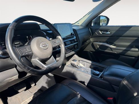 Used 2023 Nissan Pathfinder Platinum w/ Cargo Package image 10