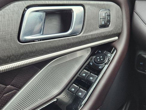 Used 2025 Ford Explorer Platinum w/ Ultimate Package image 13