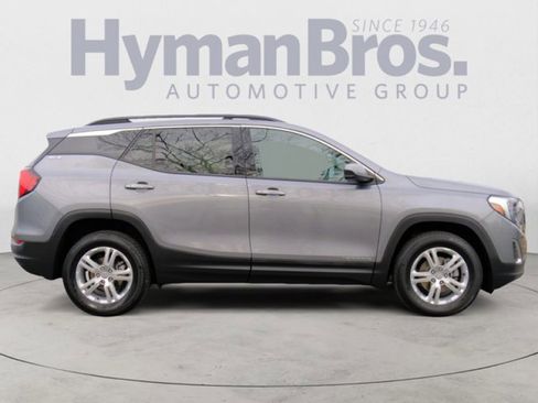 Used 2020 GMC Terrain SLE w/ Driver Convenience Package image 2