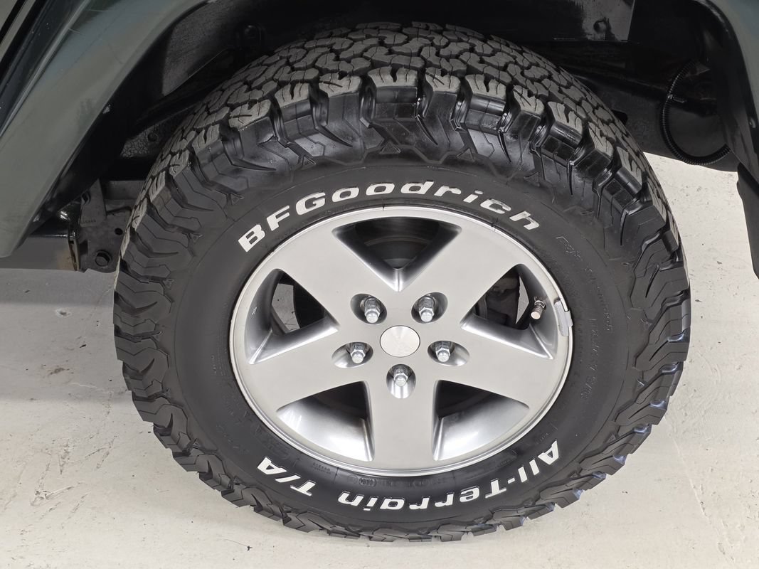 Used 2010 Jeep Wrangler Unlimited Rubicon w/ Dual Top Group AWD/4WD image 51