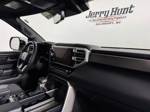 Used 2025 Toyota Sequoia SR5 AWD/4WD image 37