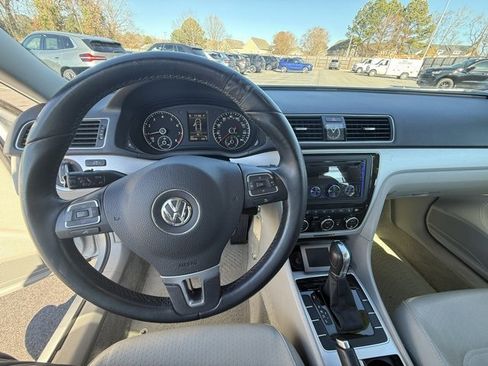 Used 2012 Volkswagen Passat 2.5 SE image 19