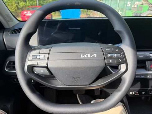 Used 2025 Kia K4 FWD image 32