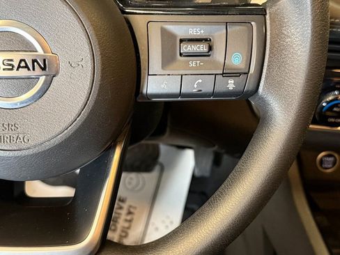 Used 2021 Nissan Rogue SV FWD image 11