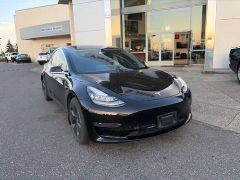 Used 2020 Tesla Model 3 Standard Range RWD image 2