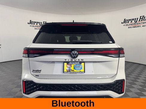 Used 2025 Volkswagen Tiguan SE R-Line FWD image 8
