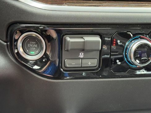 New 2026 GMC Sierra 1500 Elevation image 17