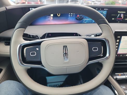 New 2025 Lincoln Nautilus Premier image 36