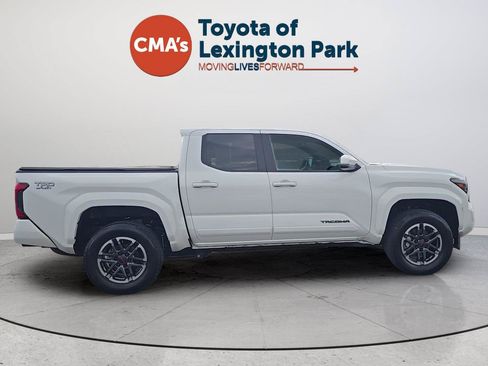 Used 2024 Toyota Tacoma TRD Sport w/ TRD Sport Upgrade Package AWD/4WD image 6