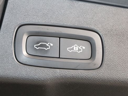 Used 2019 Volvo XC60 T5 Momentum w/ Multimedia Package image 50