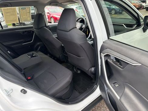 Used 2022 Toyota RAV4 LE AWD/4WD image 15