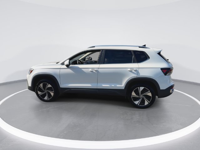 Used 2025 Volkswagen Taos SE AWD/4WD image 6