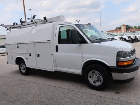 Used 2020 Chevrolet Express 3500 w/ Power Convenience Package RWD image 3