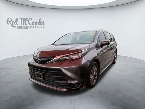 Used 2021 Toyota Sienna LE FWD image 1