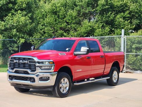 Used 2026 RAM 2500 Big Horn AWD/4WD image 3