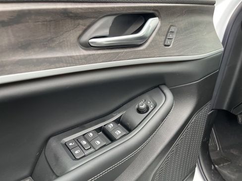 New 2025 Jeep Grand Cherokee L Limited w/ Luxury Tech Group II image 26