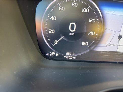 Used 2019 Volvo XC40 T5 Inscription image 23