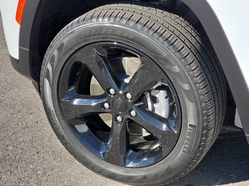 Certified 2024 Jeep Grand Cherokee L Limited w/ Black Appearance Package image 12