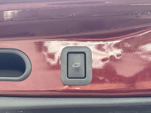 Used 2014 Toyota Highlander LE image 34